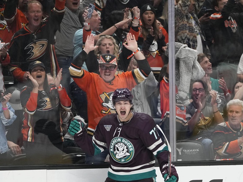 Anaheim Ducks spelare bär 30-års jubileumströjor